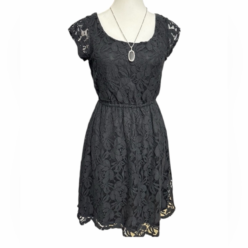 3x$15 bundle
Black lace dress. Mini